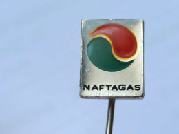 BADGE Z-99-19 - NAFTAGAS, YUGOSLAVIA - Banques