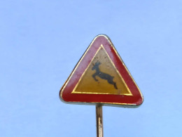 BADGE Z-35-13 - AUTO CAR TRAFFIC SIGN, PANNEAU DE SIGNALISATION, Znak - Banques