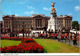 25-11-2023 (3 V 23) UK (posted To Australia From SINGAPORE ! Bee Stamps 1987) London Buckingham Palace - Buckingham Palace