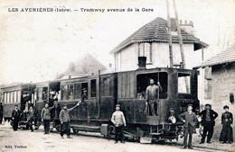 DEPT 38 LES AVENIÈRES TRAMWAY AVENUE DE LA GARE TRES BELLE ANIMATION 9X14 REIMPRESSION DE CARTES ANCIENNES - Les Avenières