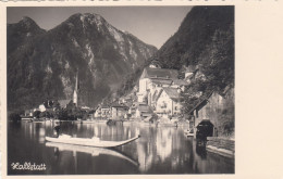 D9118) HALLSTATT - FOTO AK Mit Holzboot Gegen Kirche ALT - Hallstatt