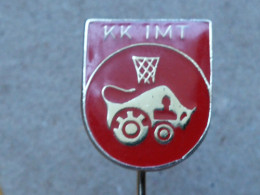 Badge Z-53-1 - BASKETBALL CLUB IMT RAKOVICA, SERBIA, TRACTOR, TRATTORE - Basketball