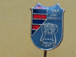 Badge Z-53-1 - BASKETBALL CLUB UNIVERZITET NOVI SAD, SERBIA - Baloncesto