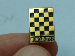 BADGE Z-71-1 - CHESS ECHECS SCHACH AJEDREZ SAKK SAH, BUGOJNO 1982, BOSNIA And Herzegovina, Tournament, Tournoi - Games