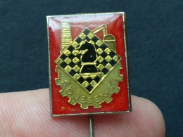 BADGE Z-71-1 - CHESS ECHECS SCHACH AJEDREZ SAKK SAH, JESENICE, SLOVENIA, CLUB - Casinos