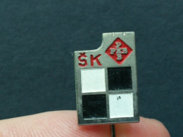 BADGE Z-71-1 - CHESS ECHECS SCHACH AJEDREZ SAKK SAH, PKB, BEOGRAD, BELGRADE, SERBIA, Club - Games