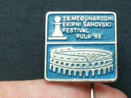 BADGE Z-71-1 - CHESS ECHECS SCHACH AJEDREZ SAKK SAH, Pula 1985, CROATIA, Sahovski Turnir, Tournoi - Games