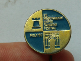 BADGE Z-71-1 - CHESS ECHECS SCHACH AJEDREZ SAKK SAH, Pula 1989, CROATIA, Sahovski Turnir, Tournoi - Casinos