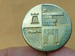 BADGE Z-71-1 - CHESS ECHECS SCHACH AJEDREZ SAKK SAH, Pula 1990, CROATIA, Sahovski Turnir, Tournoi - Casinos