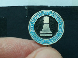 BADGE Z-71-1 - CHESS ECHECS SCHACH AJEDREZ SAKK SAH, SENTA 1982, SERBIA, WORLD CHESS CUP FOR GIRLS - Jeux