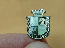 BADGE Z-71-1 - CHESS ECHECS SCHACH AJEDREZ SAKK SAH, ZRENJANIN, SERBIA, CLUB - Jeux