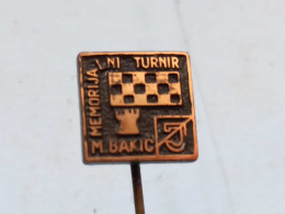 BADGE Z-71-2 - CHESS ECHECS SCHACH AJEDREZ SAKK SAH BAKIC TOURNAMENT - Games