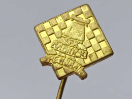 BADGE Z-71-2 - CHESS ECHECS SCHACH AJEDREZ SAKK SAH CLUB RADNICKI, ZRENJANIN, SERBIA - Jeux