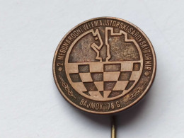 BADGE Z-71-2 - CHESS ECHECS SCHACH AJEDREZ SAKK SAH, BAJMOK, SERBIA, TOURNAMENT - Casinos