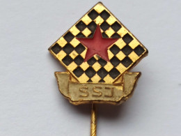 BADGE Z-71-2 - CHESS ECHECS SCHACH AJEDREZ SAKK SAH, FÉDÉRATION D'ÉCHECS DE YOUGOSLAVIE - Jeux