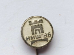 BADGE Z-71-2 - CHESS ECHECS SCHACH AJEDREZ SAKK SAH, NIS 85, SERBIA, TOURNAMENT - Casinos