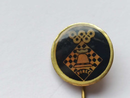 BADGE Z-71-2 - CHESS ECHECS SCHACH AJEDREZ SAKK SAH, OLYMPIC GAMES POREC, CROATIA - Casinos