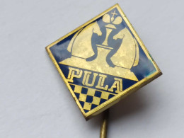 BADGE Z-71-2 - CHESS ECHECS SCHACH AJEDREZ SAKK SAH, PULA, CROATIA, CHAMPIONSHIP - Casinos