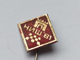 BADGE Z-71-2 - CHESS ECHECS SCHACH AJEDREZ SAKK SAH, TOURNAMENT NIS 81, SERBIA - Juegos