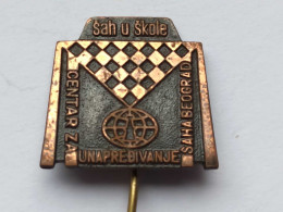 BADGE Z-71-2 - CHESS ECHECS SCHACH AJEDREZ SAKK SAH, YUGOSLAVIA - Casinos