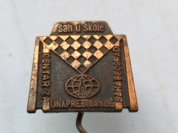 BADGE Z-71-2 - CHESS ECHECS SCHACH AJEDREZ SAKK SAH, YUGOSLAVIA - Jeux