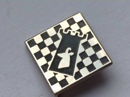 BADGE Z-71-2 - CHESS ECHECS SCHACH AJEDREZ SAKK SAH, ZLATOROG MARIBOR SLOVENIA - Casinos