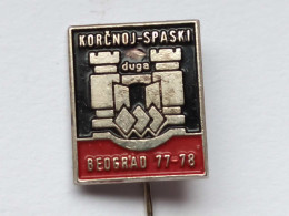 BADGE Z-71-3 - CHESS ECHECS SCHACH AJEDREZ SAKK SAH ,BELGRADE 1977, TOURNAMENT KORCNOJ - SPASKI 1977 - Jeux