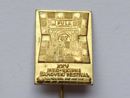 BADGE Z-71-3 - CHESS ECHECS SCHACH AJEDREZ SAKK SAH ,PULA CROATIA 1981, TOURNAMENT - Spelletjes