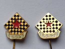 BADGE Z-71-3 - CHESS ECHECS SCHACH AJEDREZ SAKK SAH ,SAHOVSKI SAVEZ, CHESS UNION, Association Yugoslavia - Casinos