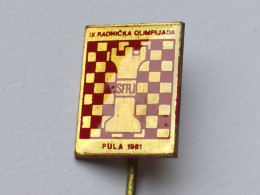 BADGE Z-71-3 - CHESS ECHECS SCHACH AJEDREZ SAKK SAH CLUB PULA, CROATIA, WORKERS OLYMPIC GAMES - Juegos