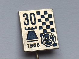 BADGE Z-71-3 - CHESS ECHECS SCHACH AJEDREZ SAKK SAH CLUB RAD, SERBIA - Casinos