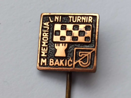 BADGE Z-71-3 - CHESS ECHECS SCHACH AJEDREZ SAKK SAH TOURNAMENT BAKIC, Yugoslavia - Jeux