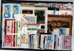 LOT OF 268 STAMPS MINT+USED + 16 BLOCKS MI- 85 EURO VF!! - Collections (sans Albums)