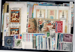 LOT OF 238 STAMPS MINT+USED+ 16 BLOCKS MI- 85 EURO VF!! - Collections (sans Albums)