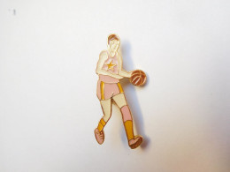 Belle Broche ( No Pin's ) , Joueur De Basket - Basketbal