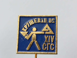 BADGE Z-51-7 - Athlétisme, Athletics, BASKETBALL, FOOTBALL, SPORTS GAMES, Ouvriers JEUX SPORTIFS, KRUSEVAC - Athlétisme