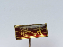 BADGE Z-51-7 - Athlétisme, Athletics, BASKETBALL, FOOTBALL, SPORTS GAMES, Ouvriers JEUX SPORTIFS, LESKOVAC - Leichtathletik