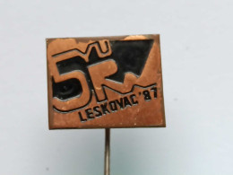 BADGE Z-51-7 - Athlétisme, Athletics, BASKETBALL, FOOTBALL, SPORTS GAMES, Ouvriers JEUX SPORTIFS,LESKOVAC - Atletiek