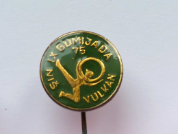 BADGE Z-51-9 - GYMNASTIC, GYMNASTIQUE GUMIJADA VULKAN NIS, SERBIA - Leichtathletik