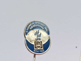 BADGE Z-51-9 - Athlétisme, Athletics, Athletic, WORKERS SPORT TOURNAMENT NOVI SAD, HYDROSYSTEM, HYDROSYSTÈME - Athlétisme