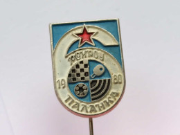 BADGE Z-51-10 - Athlétisme, Athletics, TENNIS, WORKERS 'SPORTS GAMES, JEUX DE SPORT POUR TRAVAILLEURS, PALANKA - Atletica