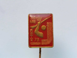 BADGE Z-51-11- Athlétisme, Athletics, Athletic, JEUX SPORTIFS DE L'ARMEE YOUGOSLAVE, YUGOSLAV ARMY SPORTS GAMES - Atletica