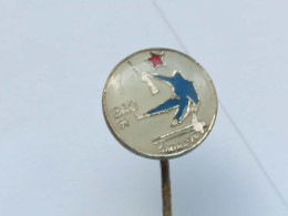 BADGE Z-51-11- Athlétisme, Athletics, Athletic, JEUX SPORTIFS DE L'ARMEE YOUGOSLAVE, YUGOSLAV ARMY SPORTS GAMES - Athlétisme