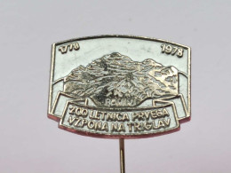 BADGE Z-74-2 - ALPINISM, Mountain, Mountaineering, TRIGLAV, SLOVENIA, PRVI USPON - Alpinisme