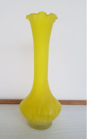 Joli Vase En Verre Marbré Jaune Et Blanc. Parfait état. - Vazen