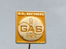 BADGE Z-44-1 - Oil Industry, Fuel, Gas, Oil, NAFTAGAS, YUGOSLAVIA - Carburants