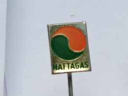 BADGE Z-44-1 - Oil Industry, Fuel, Gas, Oil, NAFTAGAS, YUGOSLAVIA - Kraftstoffe