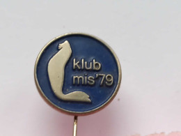 BADGE Z-64-2- SWIMMING  NATATION , KLUB MIS 79 - Swimming