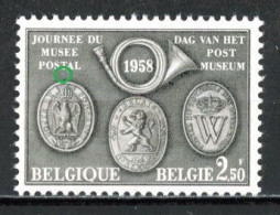 BE   1046    XX   ---   Variété : Point Blanc Au Dessous De Postal  --  Voir Scan - 1931-1960