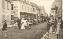 Monein * Carte Photo * Jour De Marage , Défilé Rue Du Commerce * Mercerie Bonneterie J. CASSOU Epicerie - Andere & Zonder Classificatie